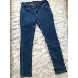 Cute Slim fit blue jeans!